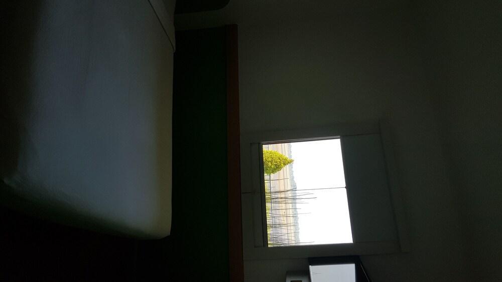 Cordia Hotel Surabaya Airport - Hotel Dalam Bandara - Formerly Ibis Budget Surabaya Airport Сидоарджо Екстериор снимка