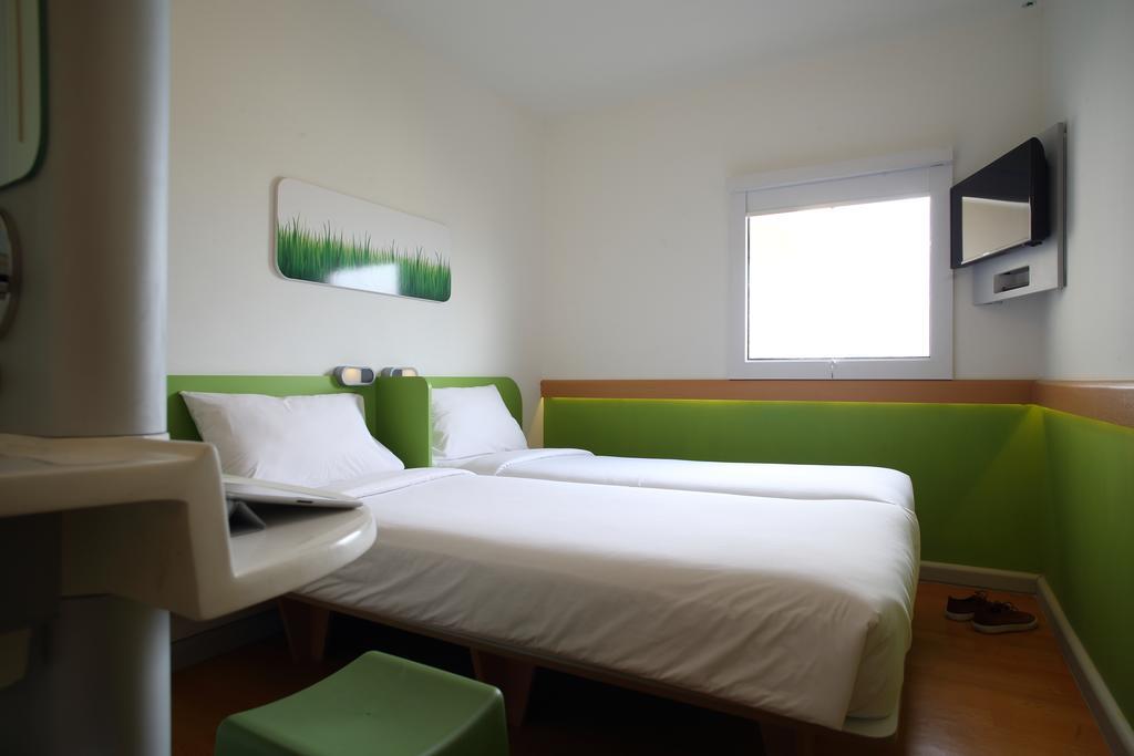 Cordia Hotel Surabaya Airport - Hotel Dalam Bandara - Formerly Ibis Budget Surabaya Airport Сидоарджо Екстериор снимка