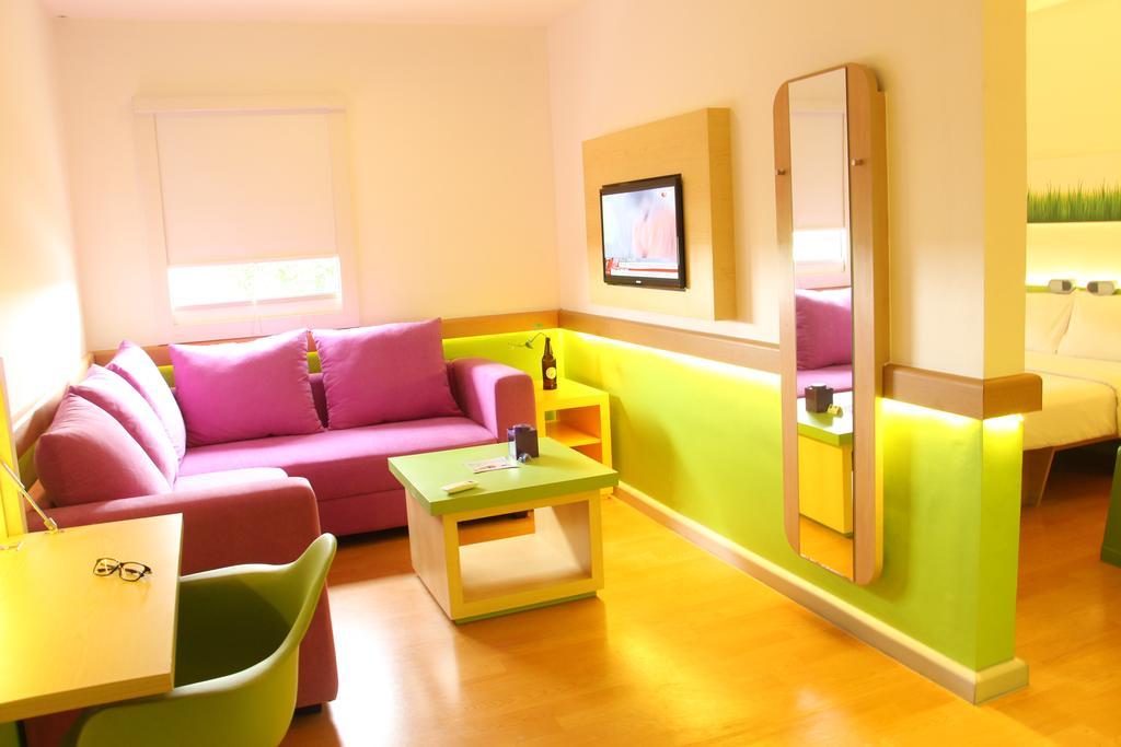 Cordia Hotel Surabaya Airport - Hotel Dalam Bandara - Formerly Ibis Budget Surabaya Airport Сидоарджо Екстериор снимка