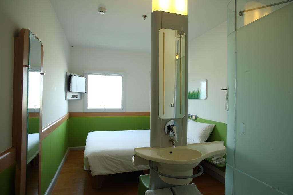 Cordia Hotel Surabaya Airport - Hotel Dalam Bandara - Formerly Ibis Budget Surabaya Airport Сидоарджо Екстериор снимка