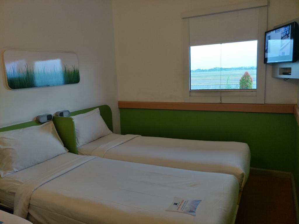 Cordia Hotel Surabaya Airport - Hotel Dalam Bandara - Formerly Ibis Budget Surabaya Airport Сидоарджо Екстериор снимка
