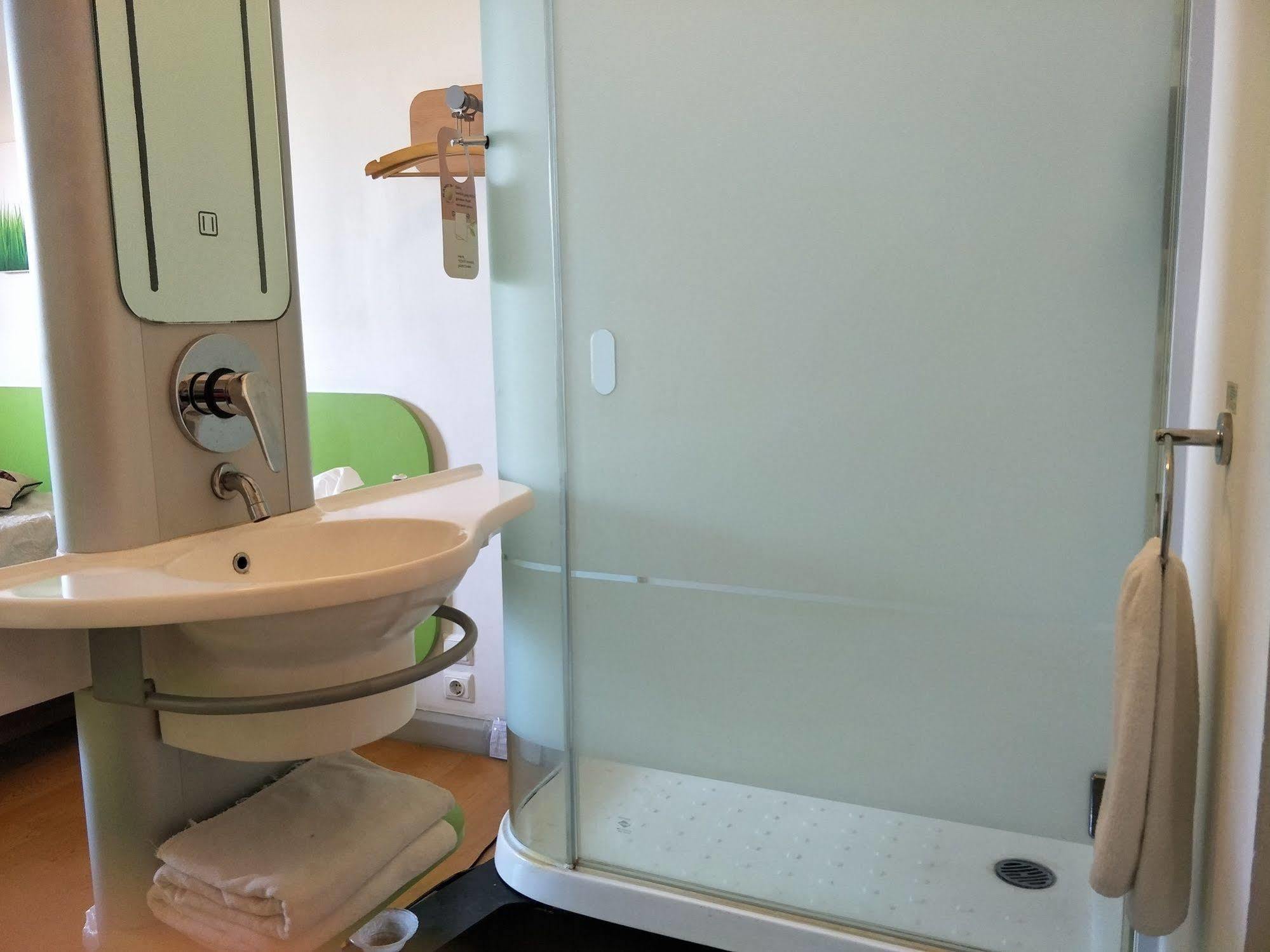 Cordia Hotel Surabaya Airport - Hotel Dalam Bandara - Formerly Ibis Budget Surabaya Airport Сидоарджо Екстериор снимка