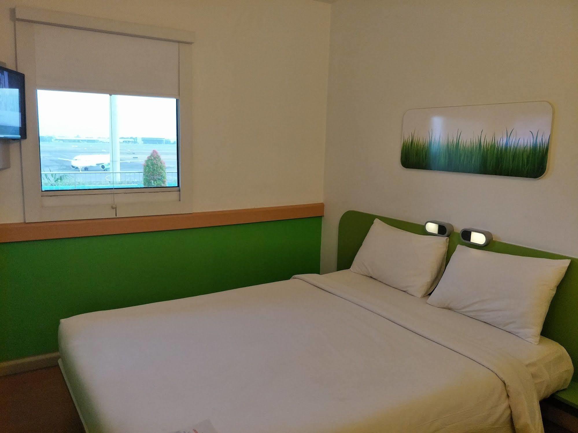 Cordia Hotel Surabaya Airport - Hotel Dalam Bandara - Formerly Ibis Budget Surabaya Airport Сидоарджо Екстериор снимка