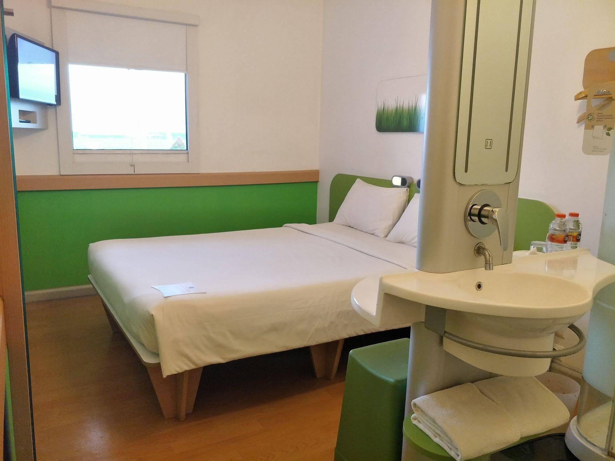 Cordia Hotel Surabaya Airport - Hotel Dalam Bandara - Formerly Ibis Budget Surabaya Airport Сидоарджо Екстериор снимка
