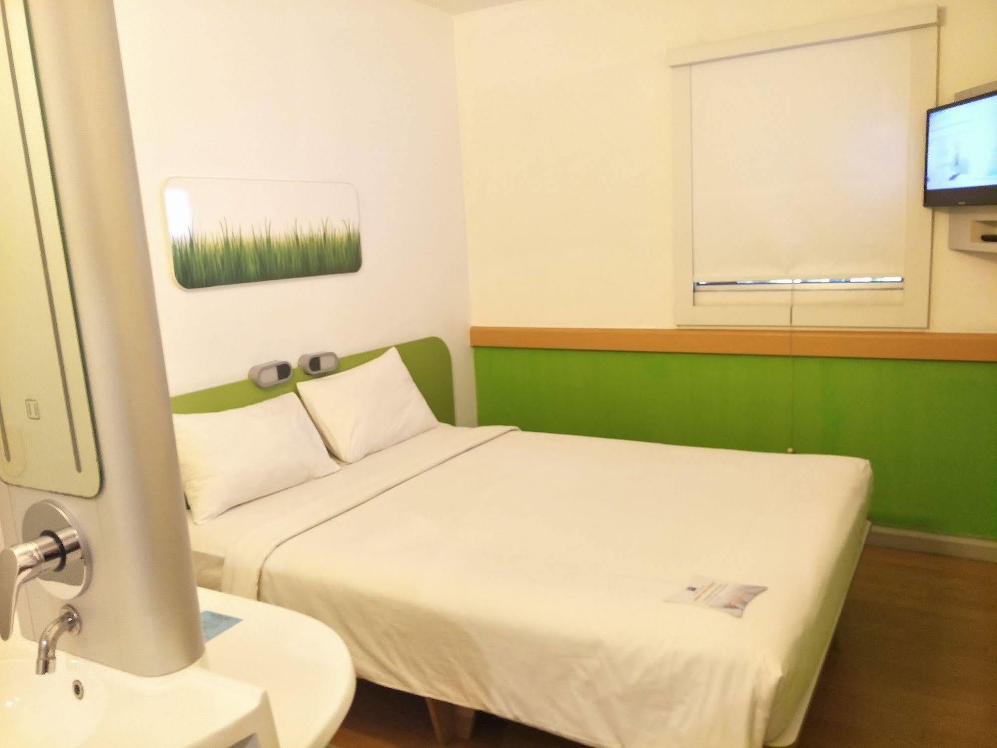 Cordia Hotel Surabaya Airport - Hotel Dalam Bandara - Formerly Ibis Budget Surabaya Airport Сидоарджо Екстериор снимка
