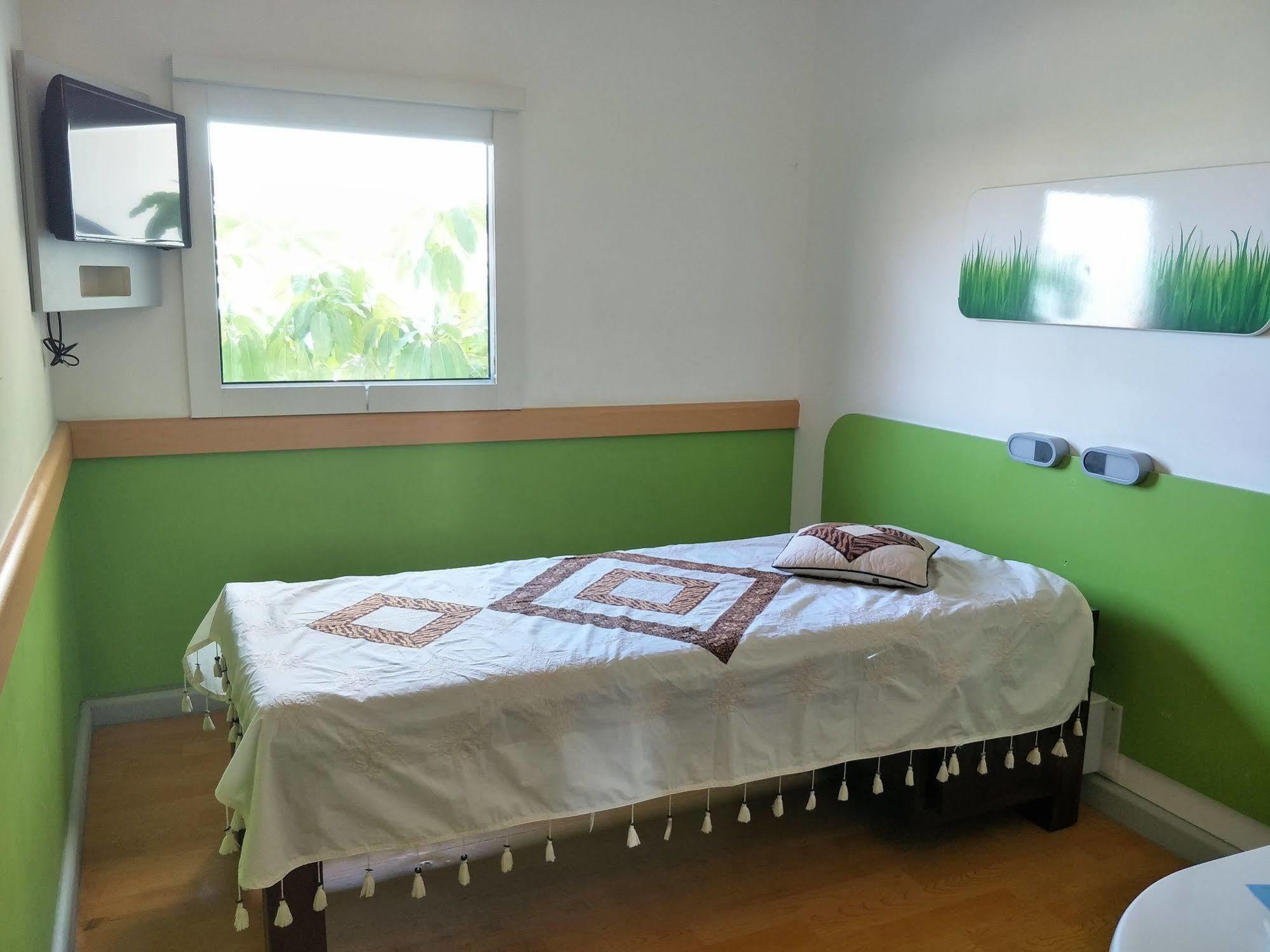 Cordia Hotel Surabaya Airport - Hotel Dalam Bandara - Formerly Ibis Budget Surabaya Airport Сидоарджо Екстериор снимка