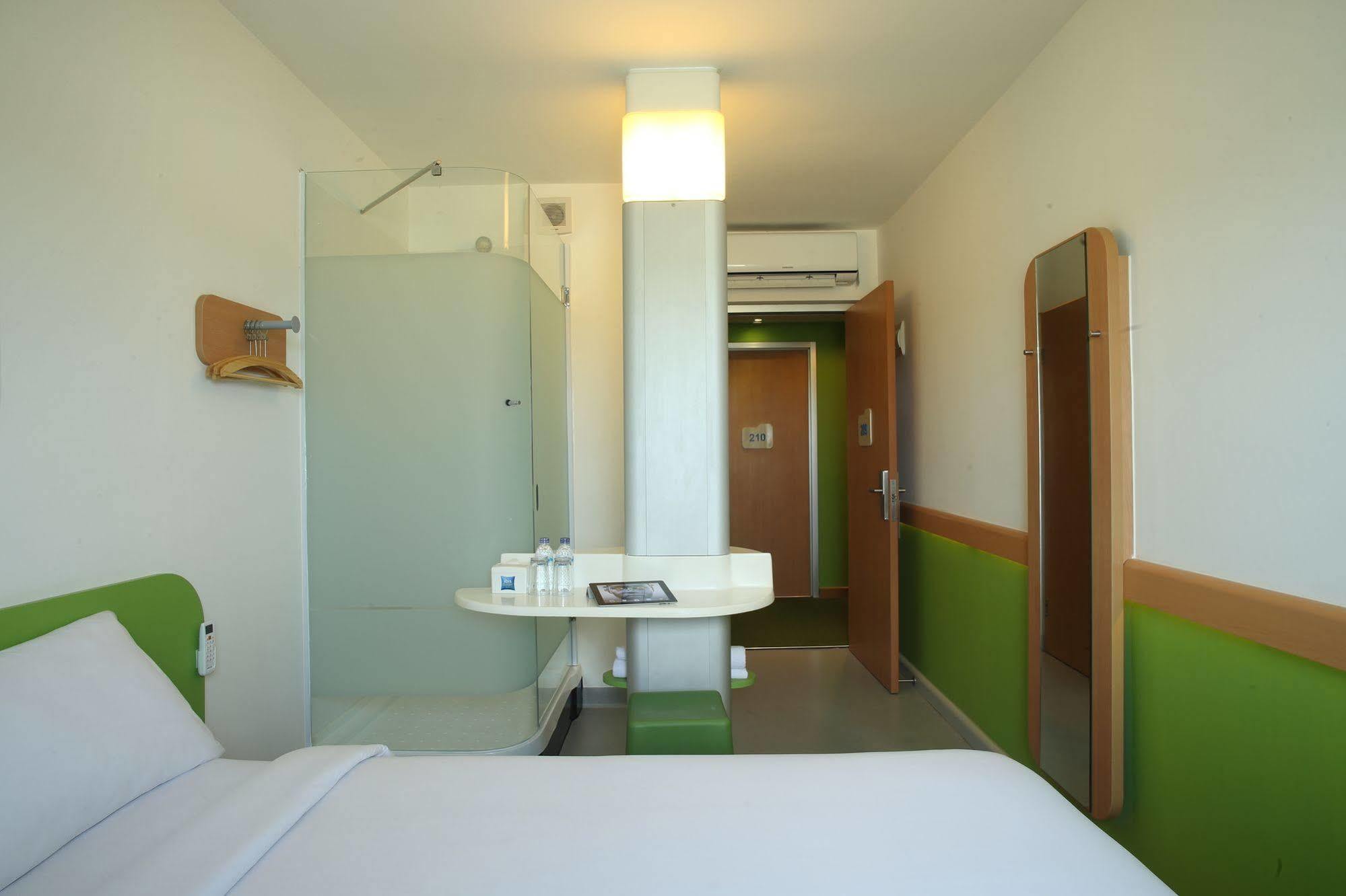 Cordia Hotel Surabaya Airport - Hotel Dalam Bandara - Formerly Ibis Budget Surabaya Airport Сидоарджо Екстериор снимка