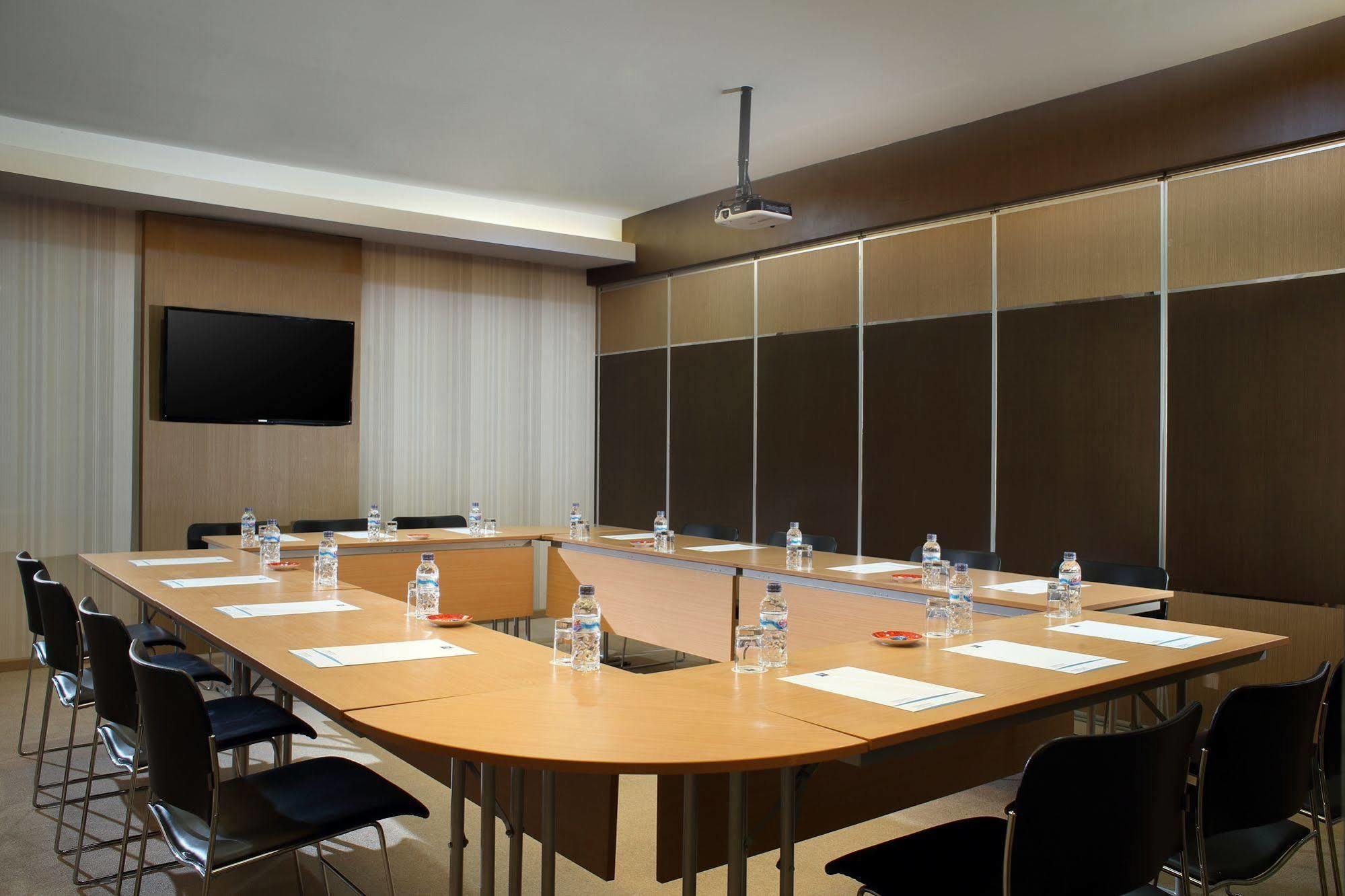 Cordia Hotel Surabaya Airport - Hotel Dalam Bandara - Formerly Ibis Budget Surabaya Airport Сидоарджо Екстериор снимка